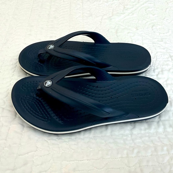 Brand New!  Boys Croc flip flops.  Size 1 - Picture 1 of 4
